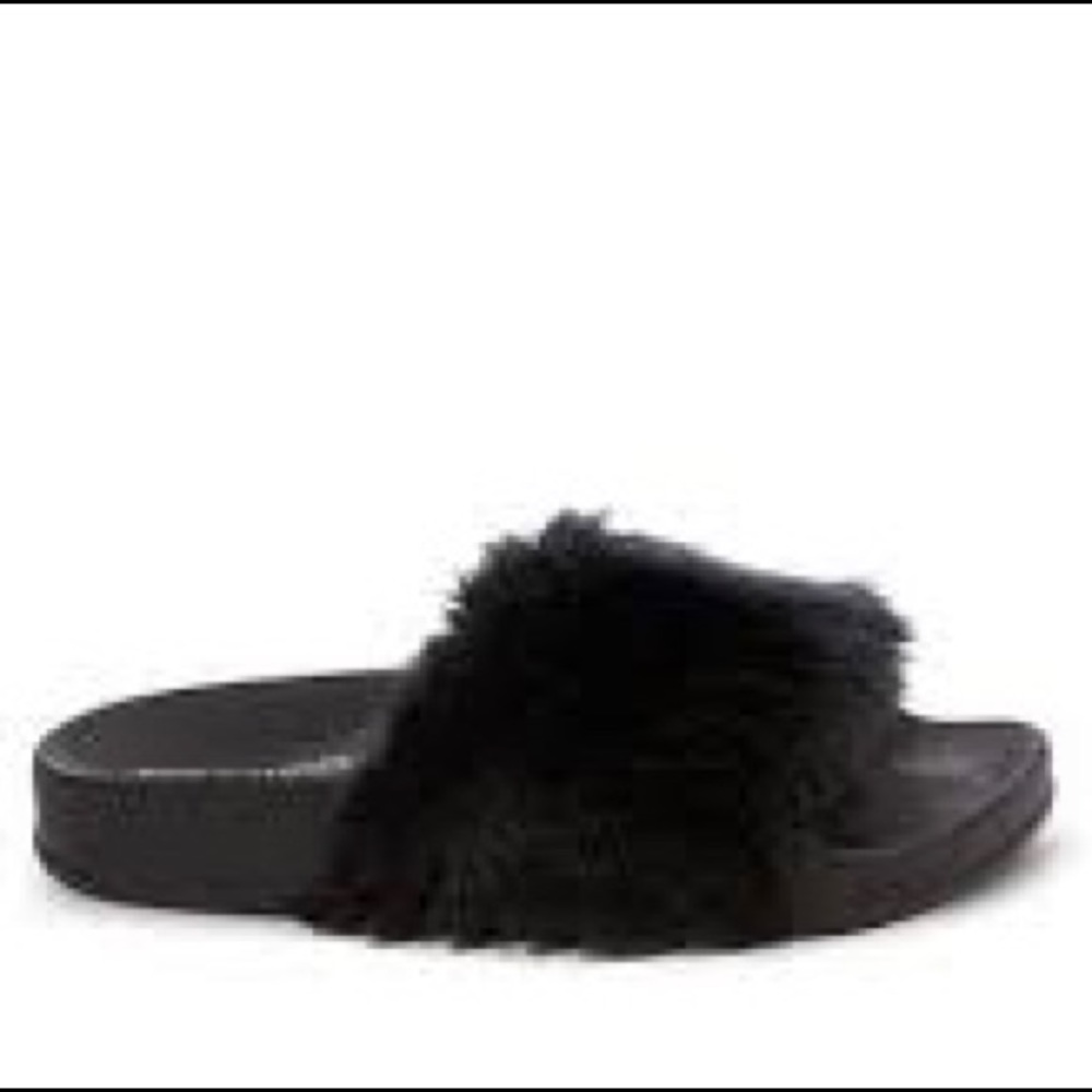 Steve Madden Furry Slide